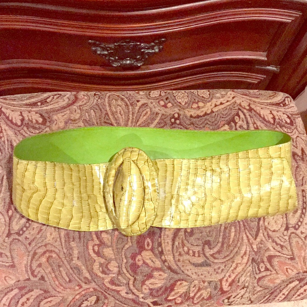 Never worn Pull through belt